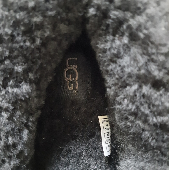 UGG black NWOT suede shoes size 7 - Picture 9 of 12